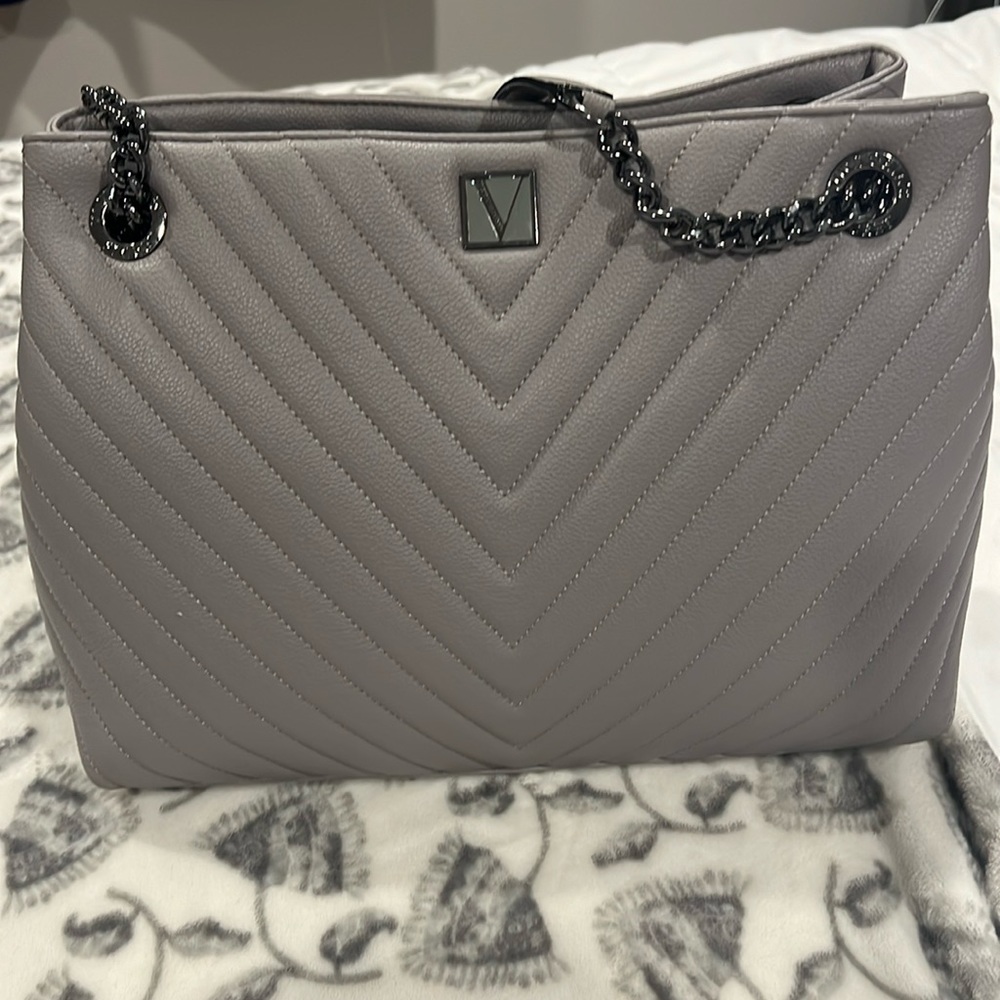 Grey VS tote bag.